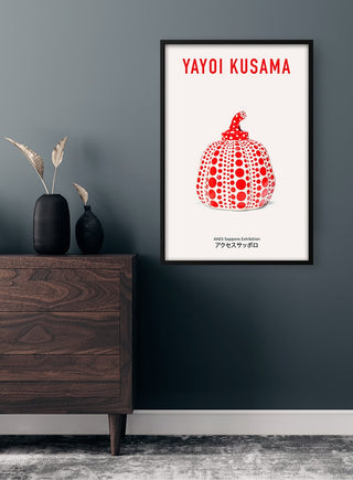 Framed Yayoi Kusama Red Plakat featuring a red polka-dot pumpkin, displayed on a modern wall.