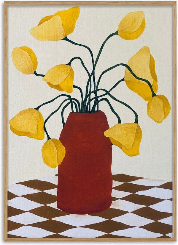 Gula blomster i terracottafärgad vas by Rebecka Hansson - yellow flowers in a terracotta vase on a brown checked cloth